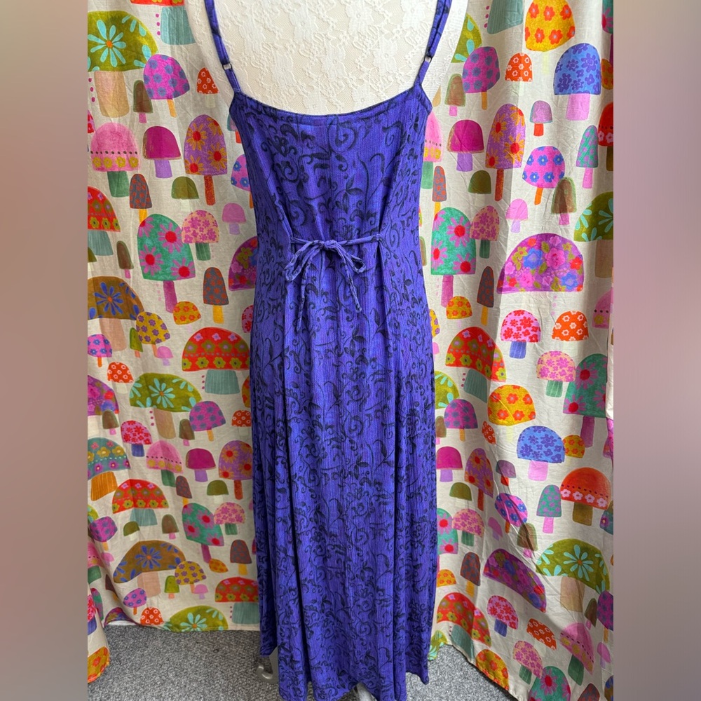 Serendipity Maui Spaghetti Strap Maxi Dress. Medium - Picture 6 of 10